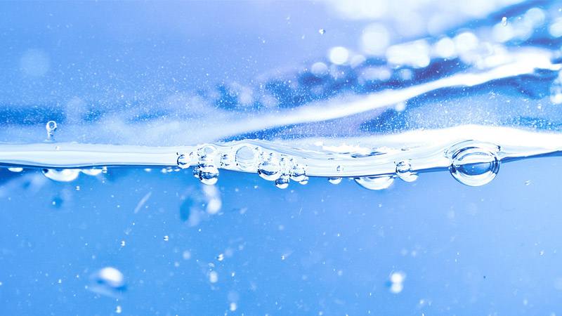 Woda w organizmie – dlaczego jest ważna i jaką pełni rolę?