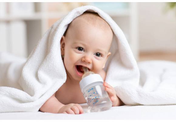Znaczenie wody w diecie niemowlaka